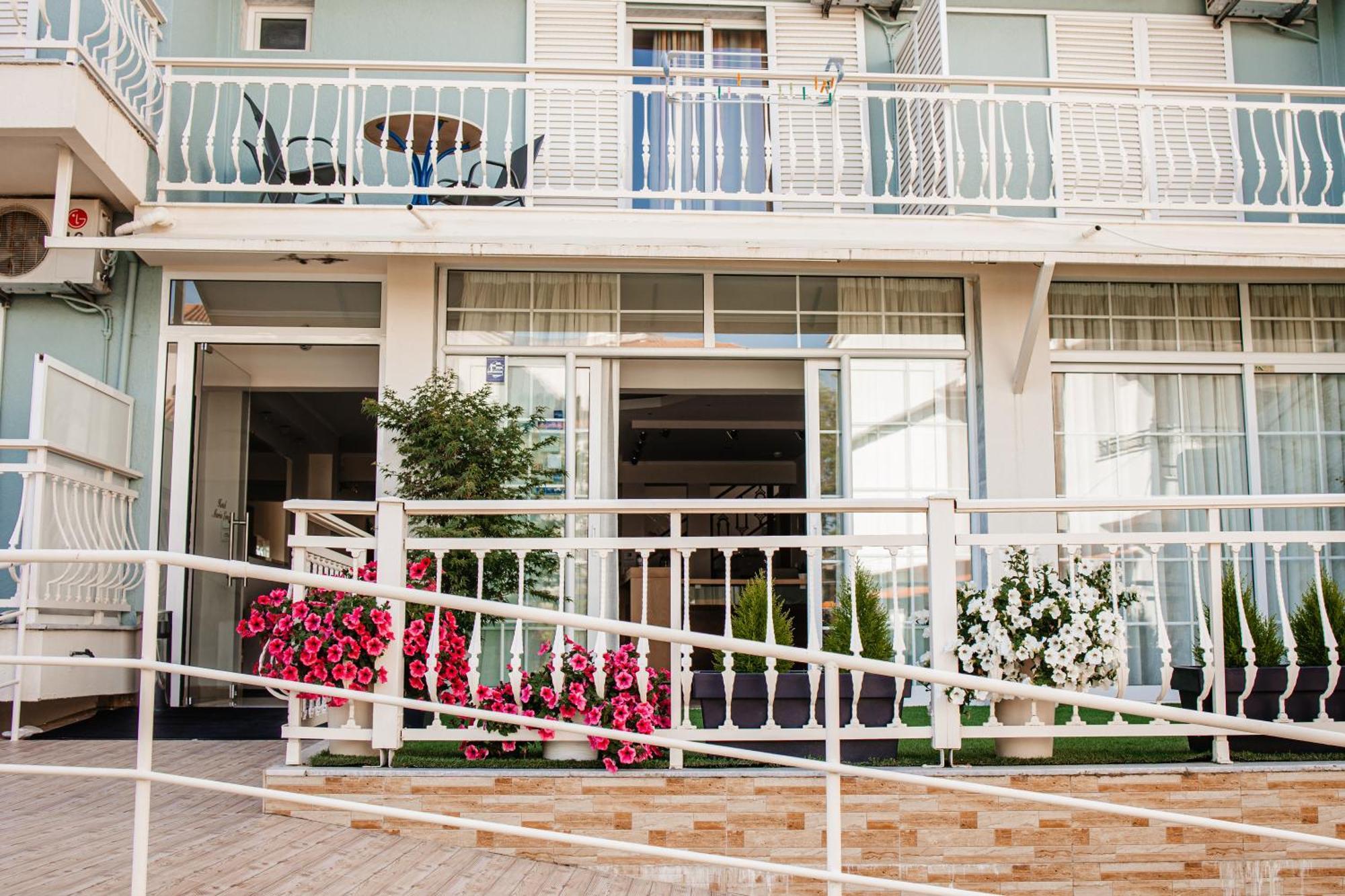 Hotel Marialena Potos Exterior photo